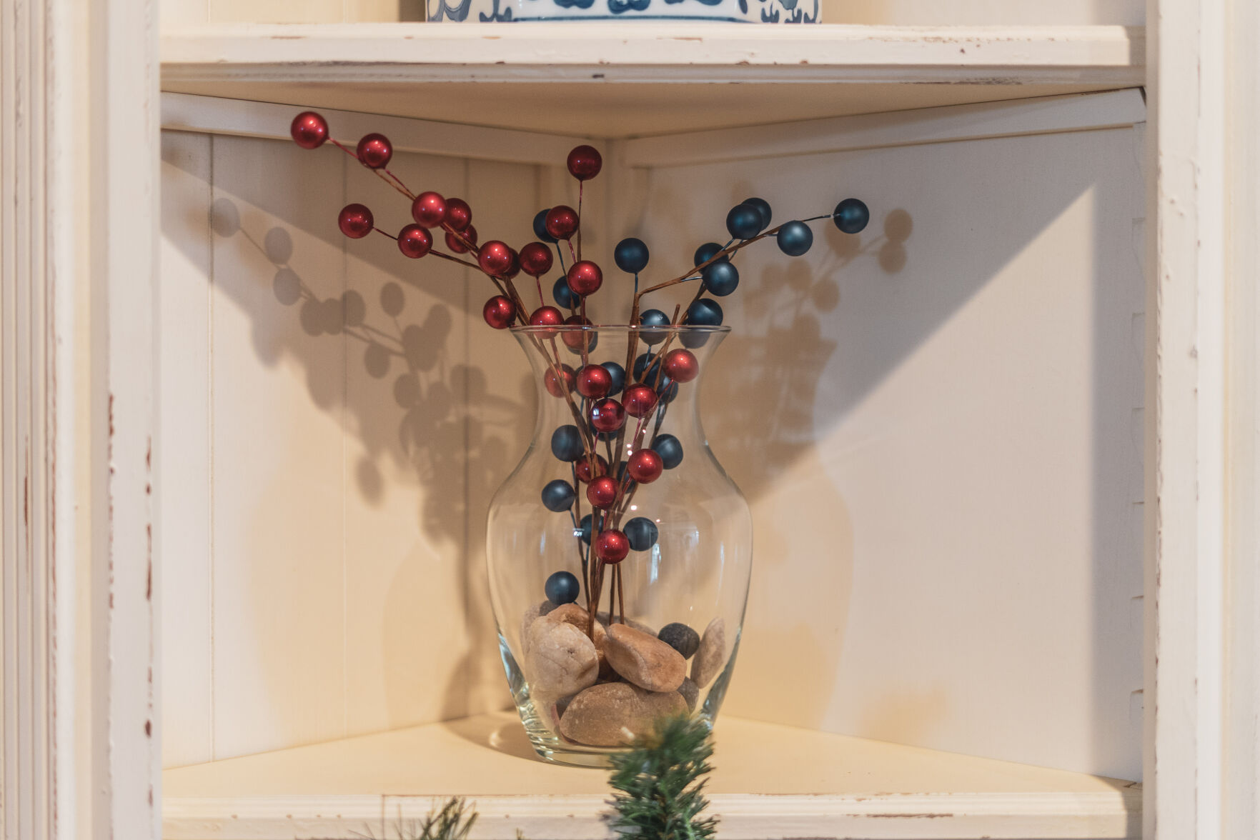 close up of holiday vine in vase (rigs)